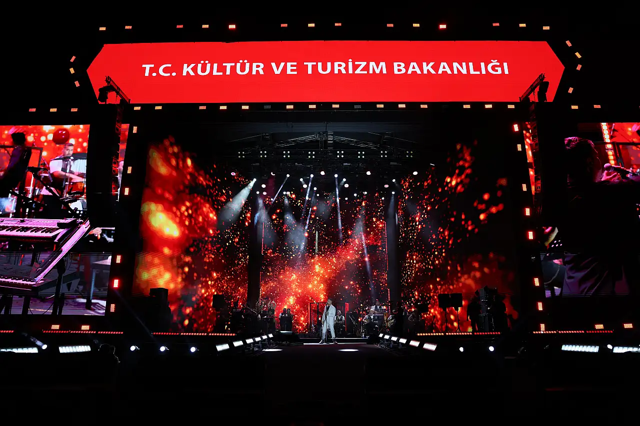 Konya Kültür Yolu Festivali'ne Özcan Deniz damga vurdu
