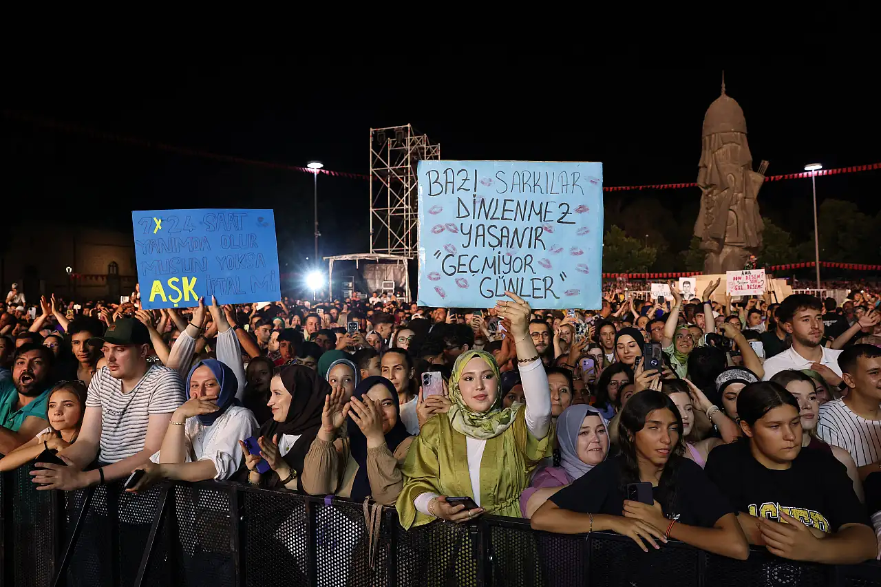 Konya Kültür Yolu Festivali'ne Özcan Deniz damga vurdu
