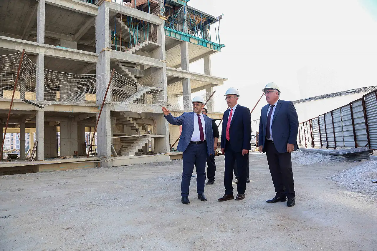Eski binalar yıkılıyor, modern Meram yükseliyor: Dönüşümde büyük hamle!