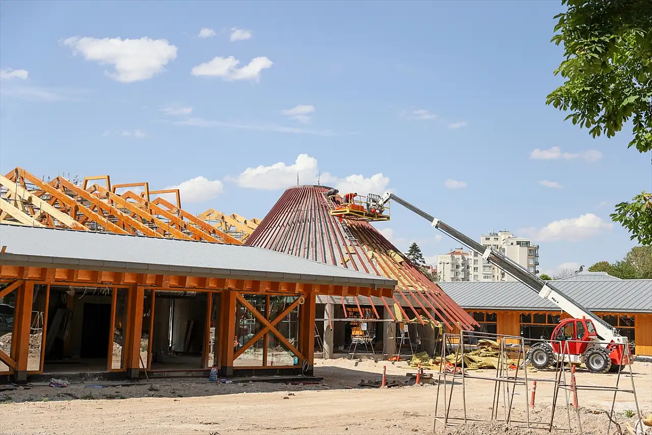 Konya'da ahşap ve taşın buluştuğu modern kütüphane gün sayıyor!