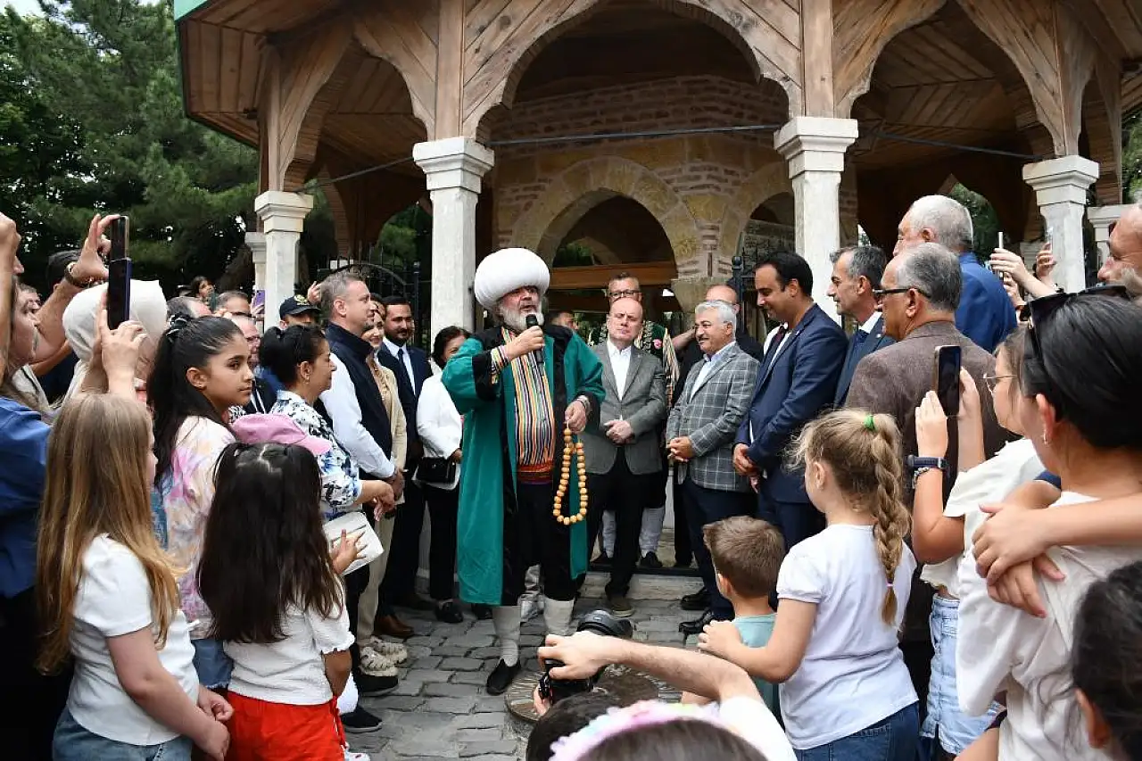 Konya'da uluslararası şenlikte ortalık karıştı! AK Parti milletvekilinden tepki...