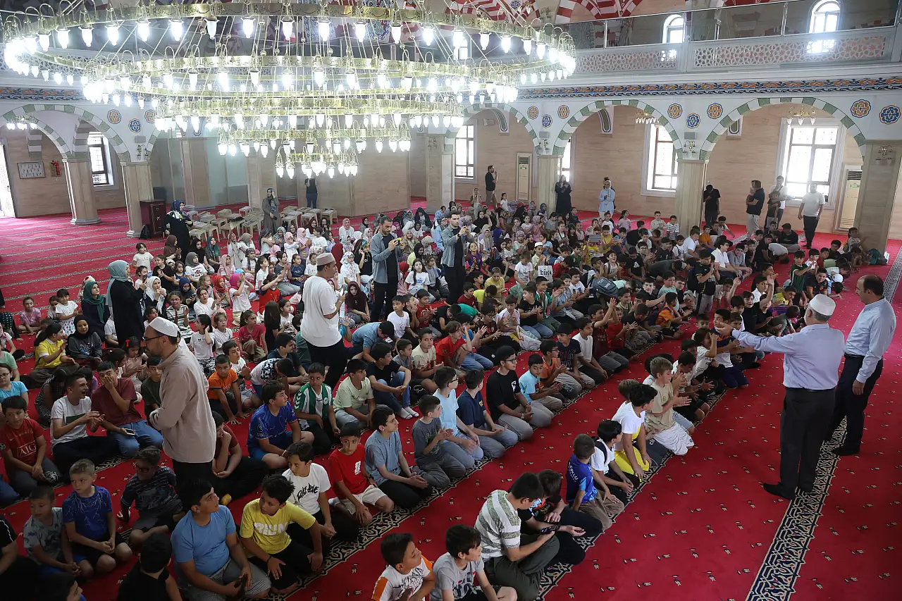 Başkan Altay, Konya'da Kur'an Kursu öğrencileriyle buluştu