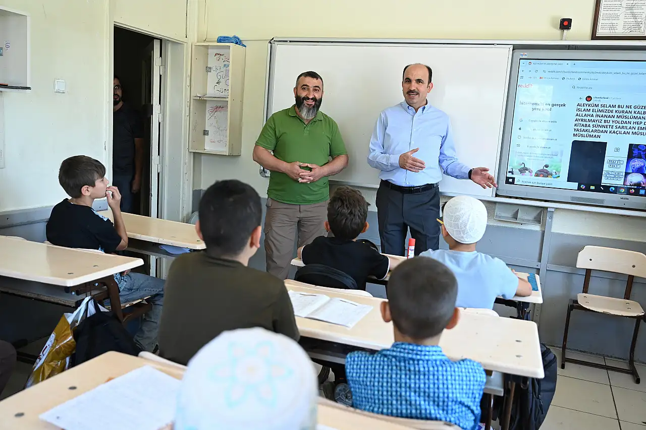 Konyalı çocukların Kur'an sevgisi Başkan Altay'ı duygulandırdı