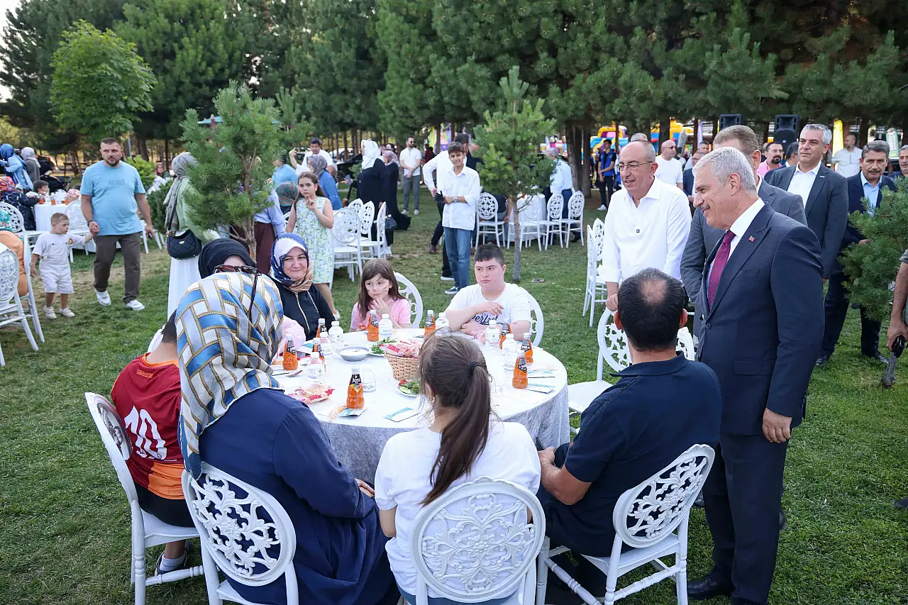 Konya'nın özel evlatları eğlenceye doydu!