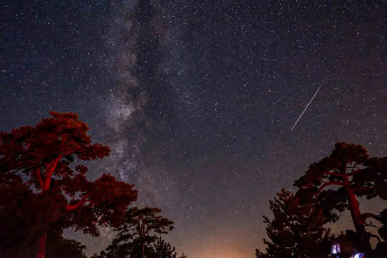 Meram'da gökyüzü açık hava sinemasına dönüştü! Meteor yağmurunu izlediler