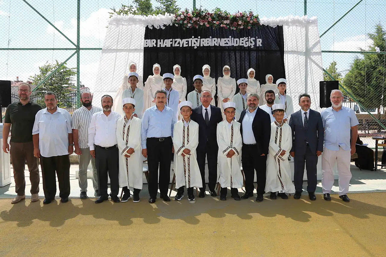 Başkan Kavuş, çiçeği burnunda hafızların sevincine ortak oldu