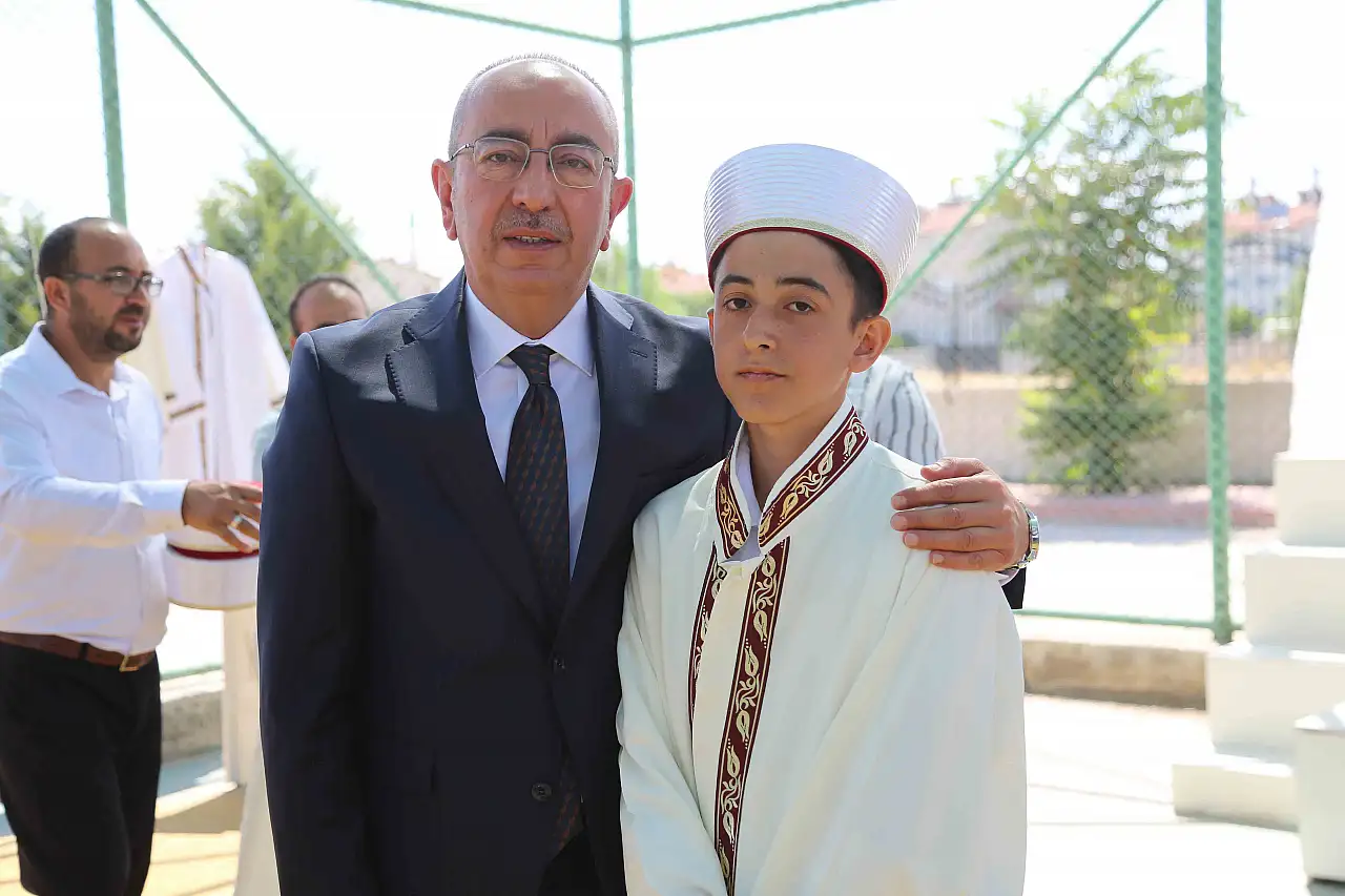 Başkan Kavuş, çiçeği burnunda hafızların sevincine ortak oldu