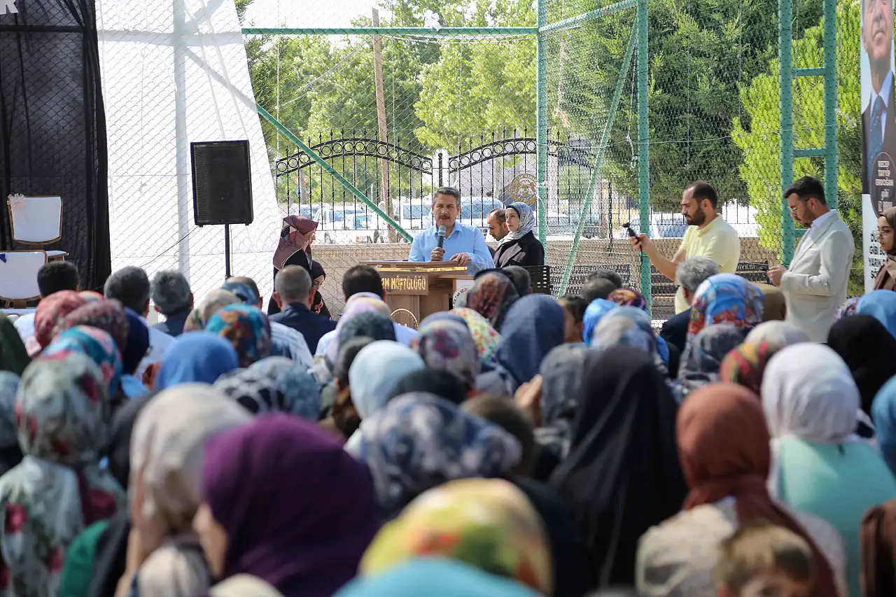 Başkan Kavuş, çiçeği burnunda hafızların sevincine ortak oldu