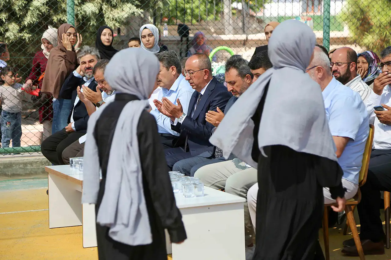Başkan Kavuş, çiçeği burnunda hafızların sevincine ortak oldu