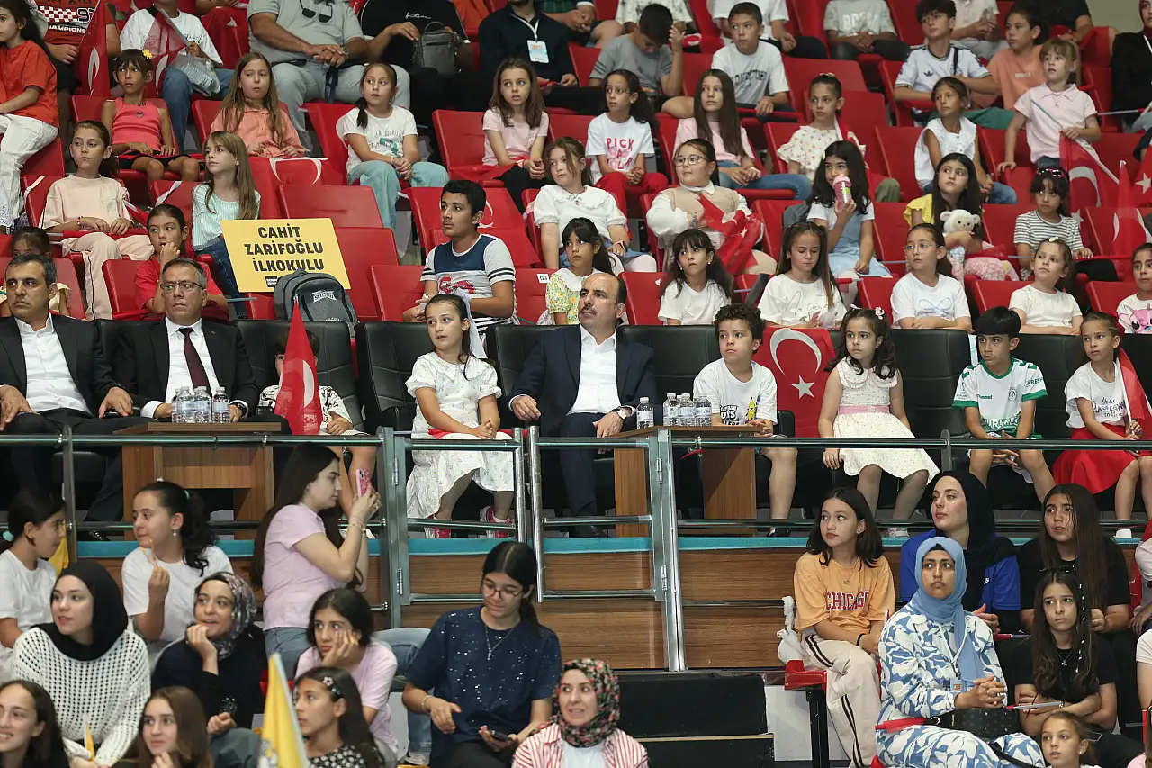 Genç KOMEK Yaz Okulu'nun kapanış programı renkli görüntülere sahne oldu
