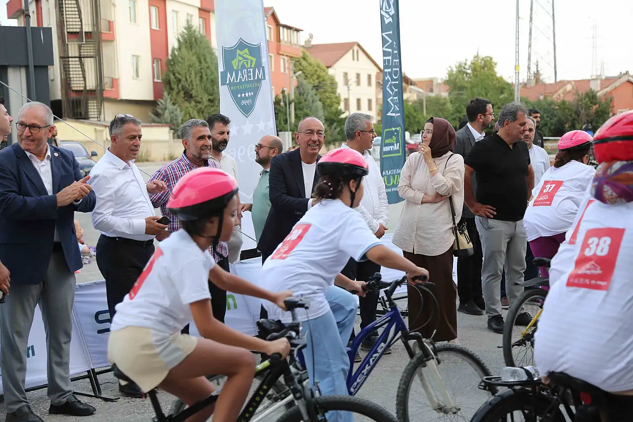 Meram'da 2 binden fazla çocuk bisiklet yarışı heyecanı yaşadı