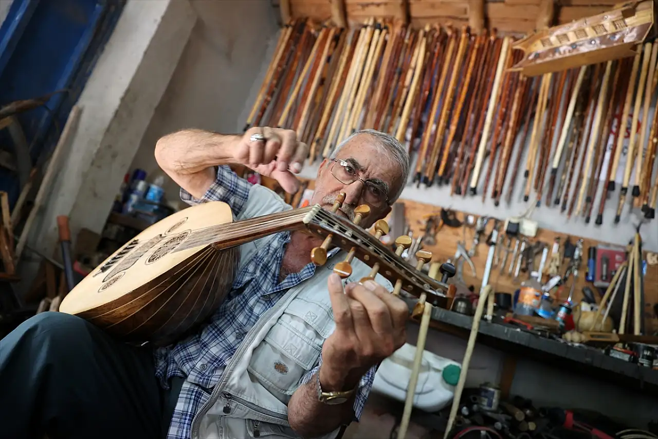 Ne ustası var ne de eğitimi... Konya'da 25 yıldır kendi mucizesini yapıyor