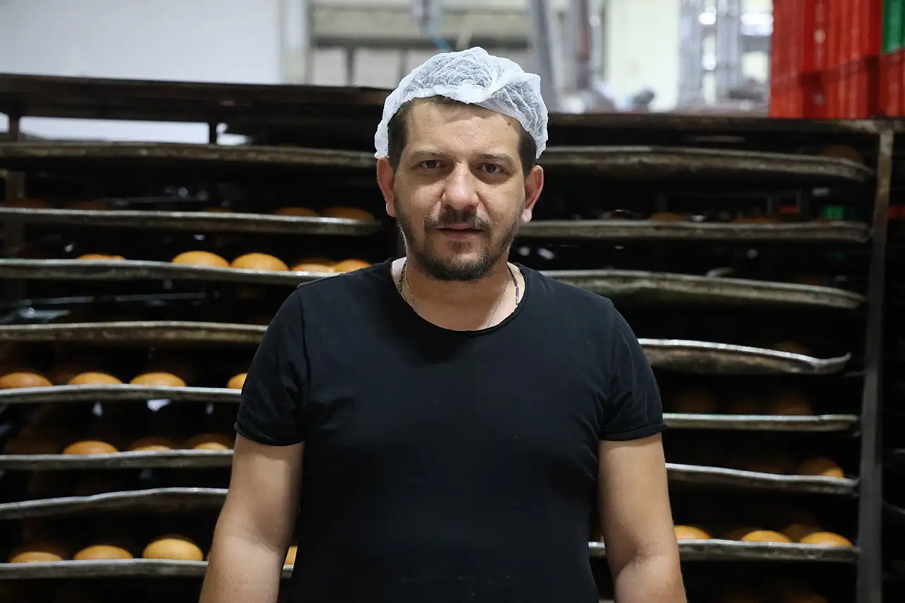 Konya'da 300 derecede 13 saatlik nöbet! Fırınlarda sıcak çarklar dönüyor!