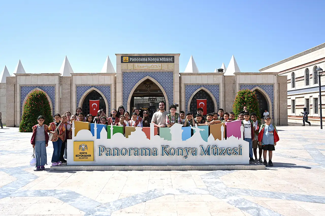 Konya'da öğrenciler ellerinde haritayla tarihin izini sürdü!