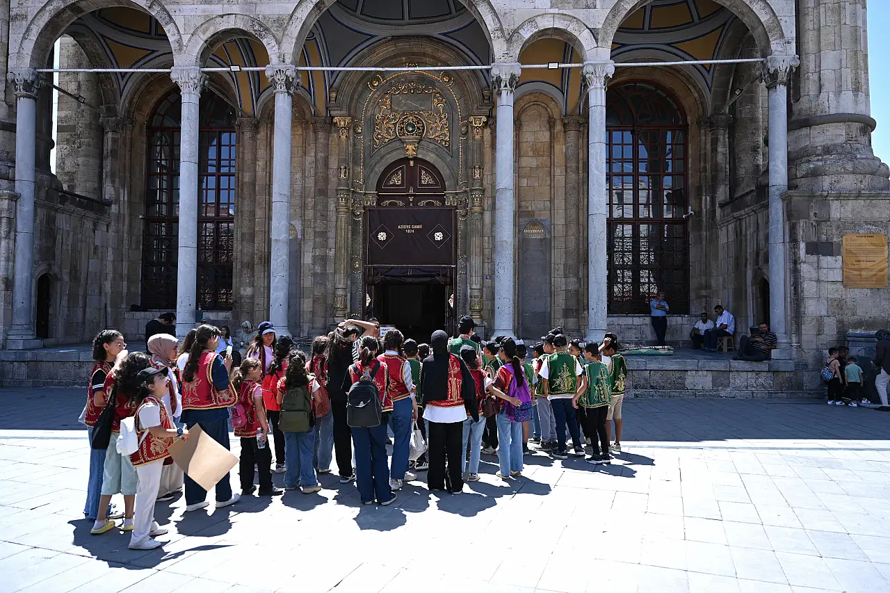 Konya'da öğrenciler ellerinde haritayla tarihin izini sürdü!