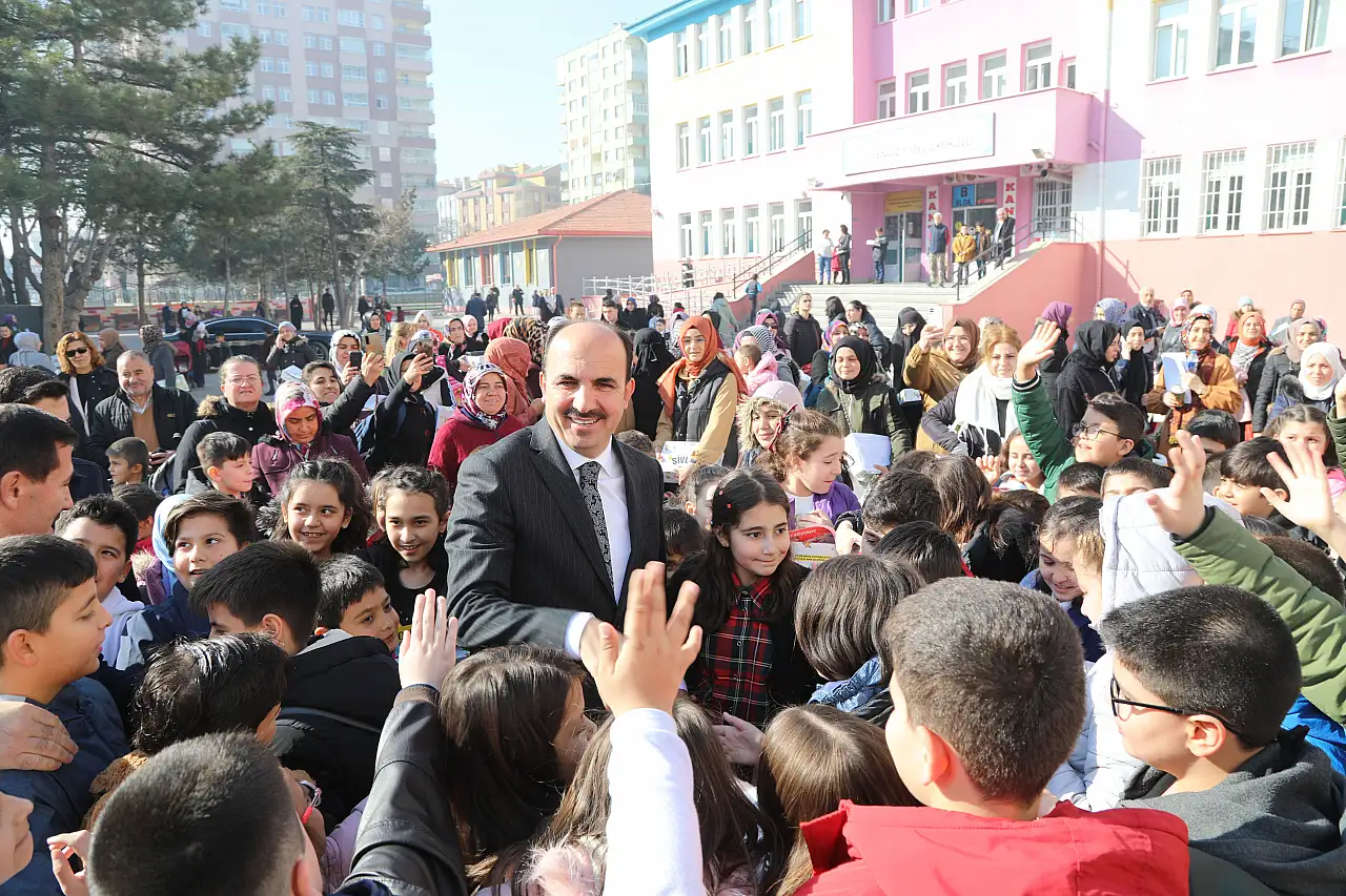Başkan Altay: 'Evlatlarımızı yarınlara hazırlamaya devam edeceğiz'