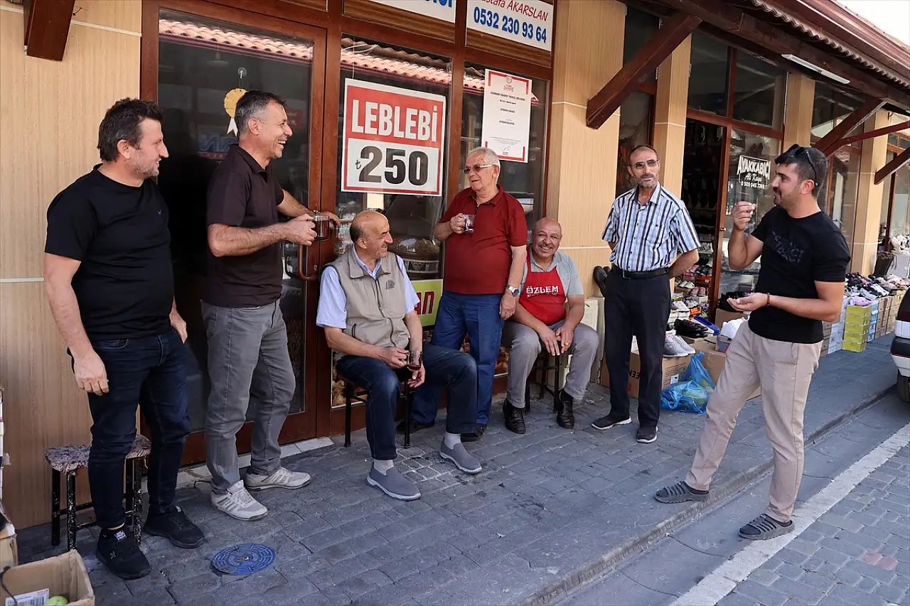 Konya'daki bu çarşıda merakın bedeli bir bardak çay!
