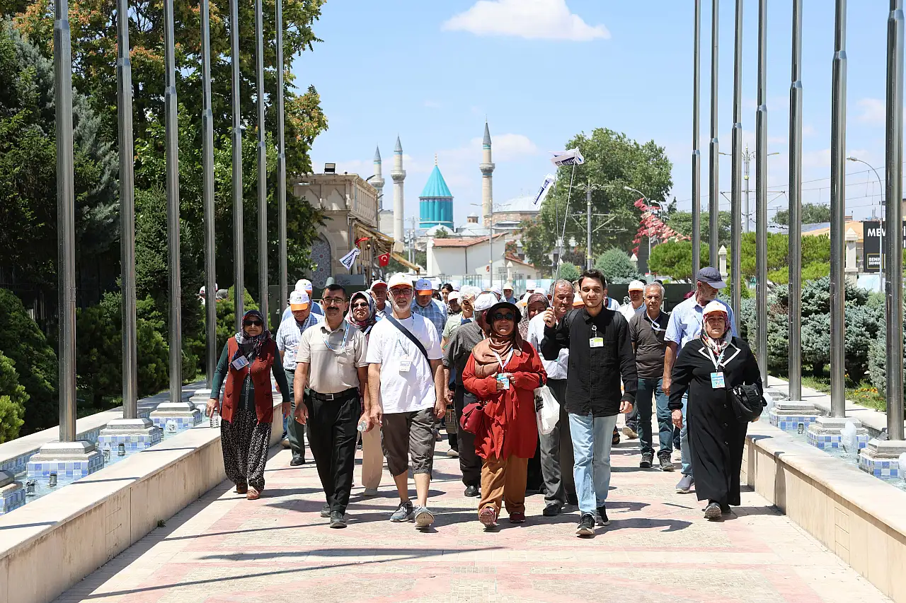 10 bin emekli 'Hatırdan Hatıraya' turlarıyla Konya'yı keşfetti!