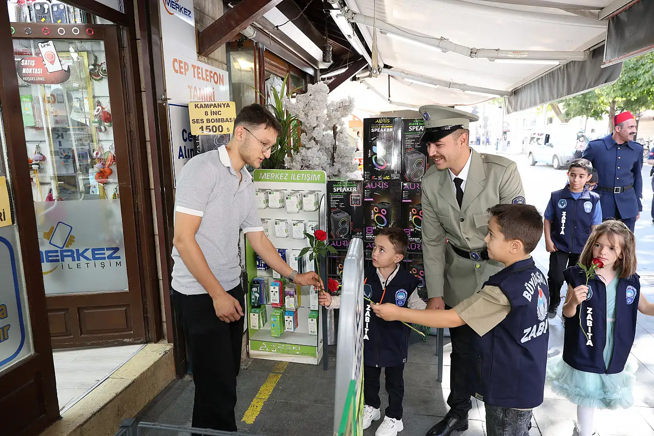 Konya'da Zabıta Haftası'nda renkli görüntüler! Esnafı gezdiler
