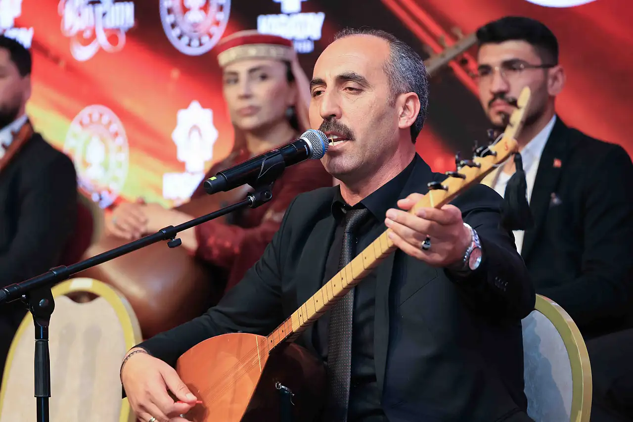 Konya'da saz ve söz şöleni sona erdi! 60. yıla yakışan final