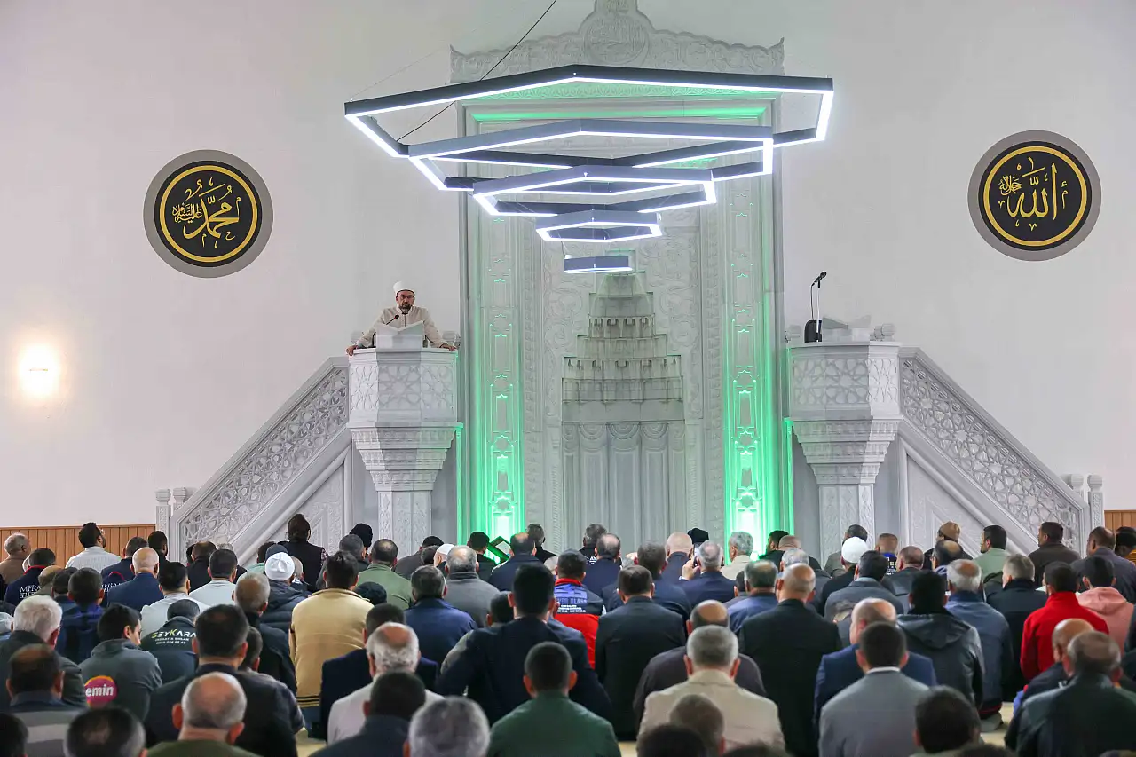 Konya'da yeni cami dualarla ibadete açıldı!