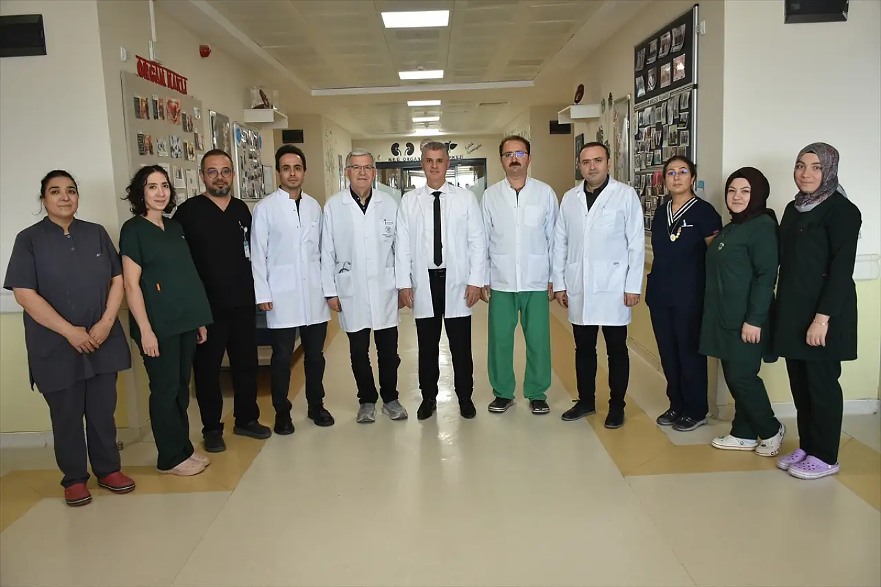 Diyaliz bitti kardeşlik başladı: Konya'da örnek çapraz nakil!