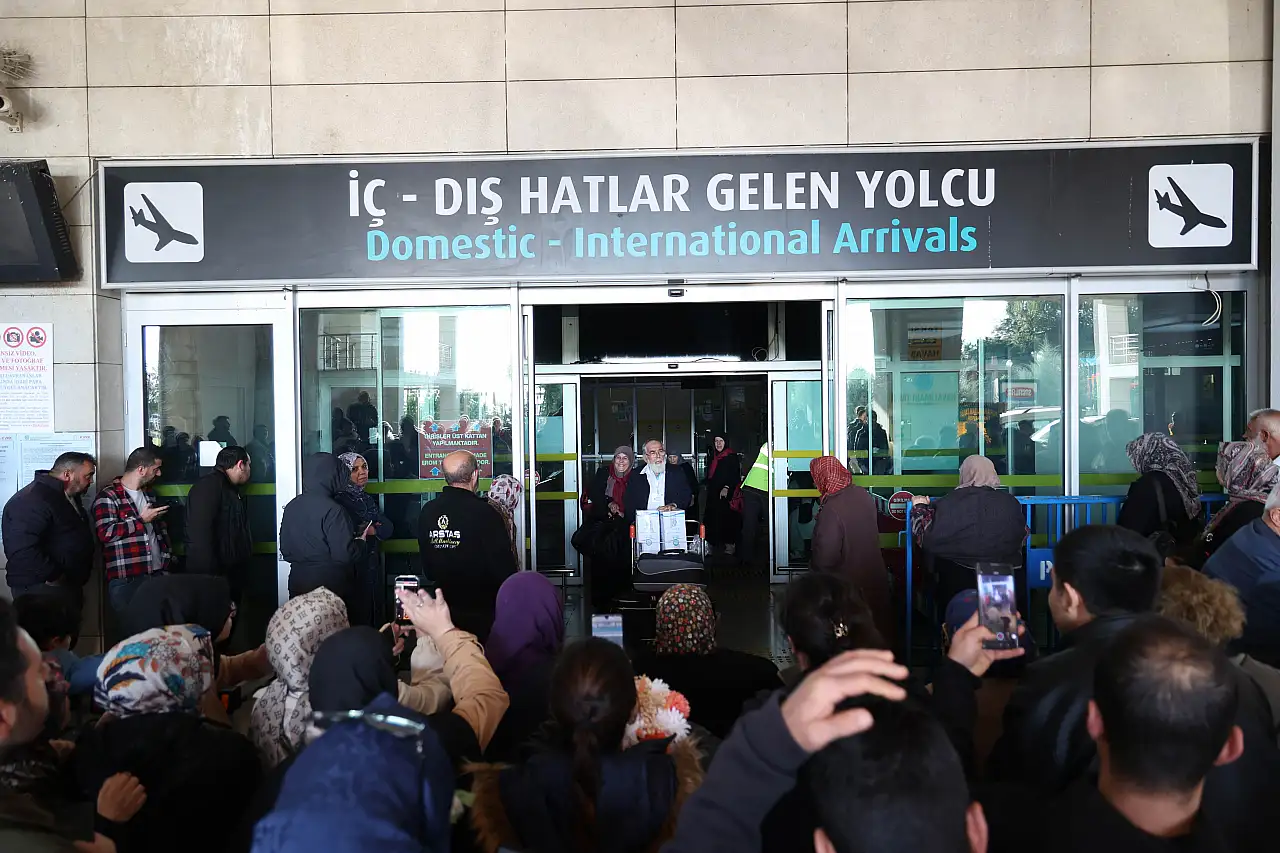 'Vefa Umresi'nin' Üçüncü Kafilesi Konya'ya Döndü! Başvurular Devam Ediyor