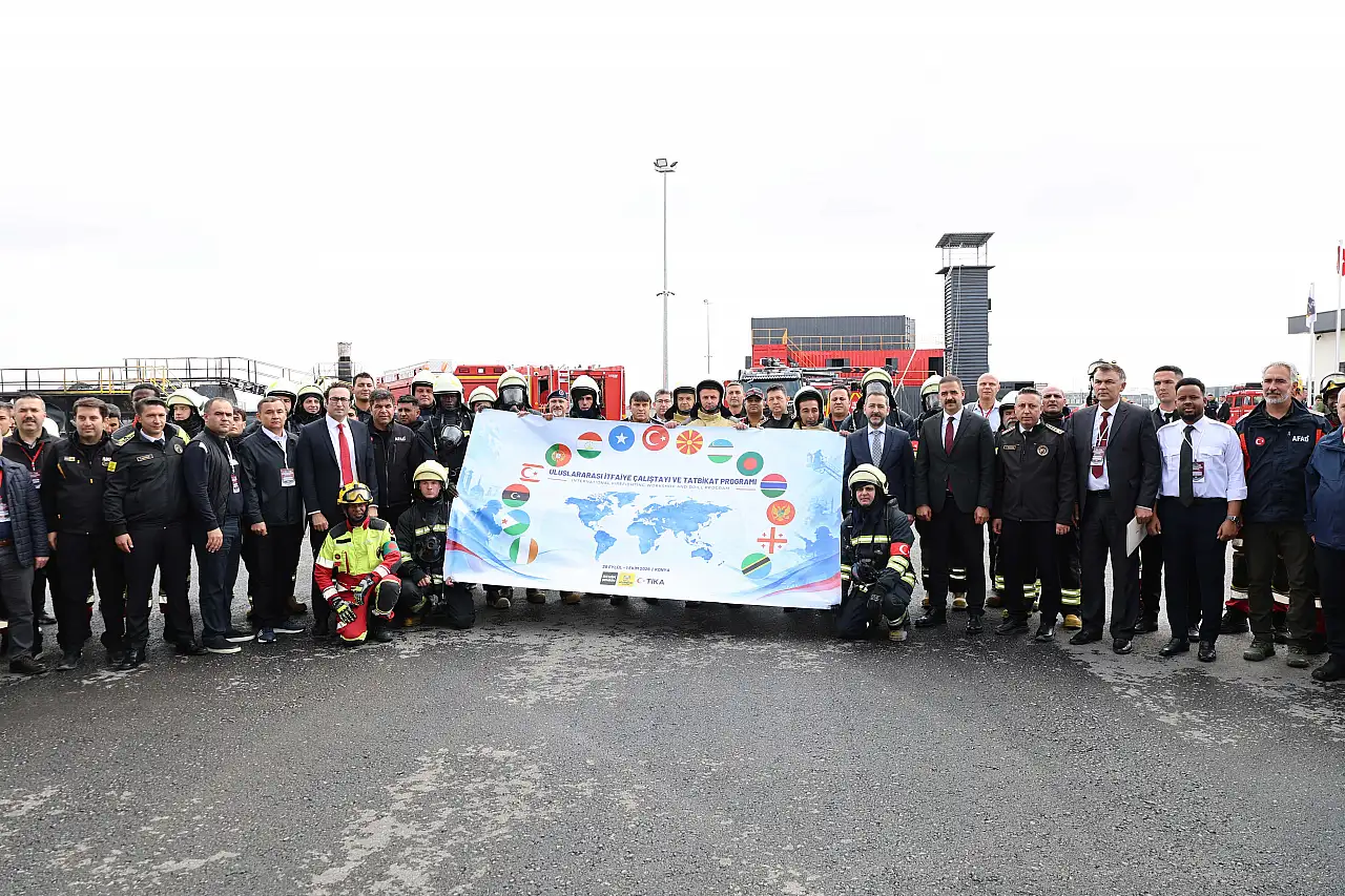 Konya'da 14 ülkenin itfaiyecilerinden nefes kesen tatbikat!