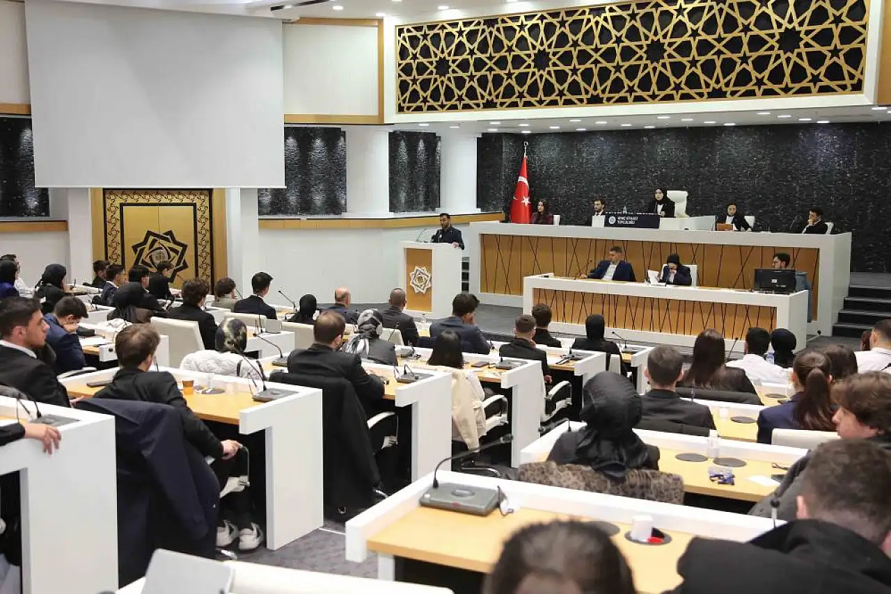 Geleceğin siyasetçileri Meram Meclisi'nde! Başkan Kavuş gençlerle buluştu