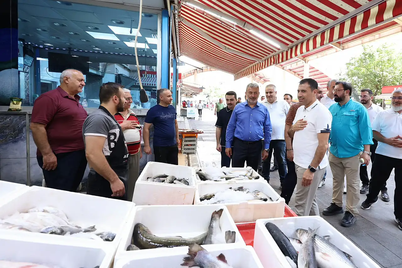 Başkan Özgökçen, Meram'da yoğun saha mesaisi yaptı