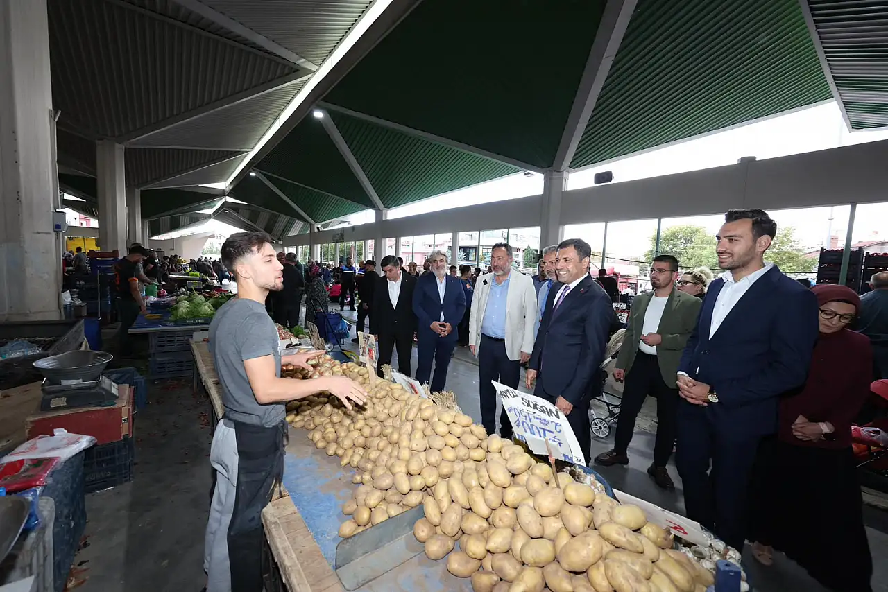 AK Parti Konya İl Başkanı Özgökçen pazara indi! Vatandaşları tek tek dinledi