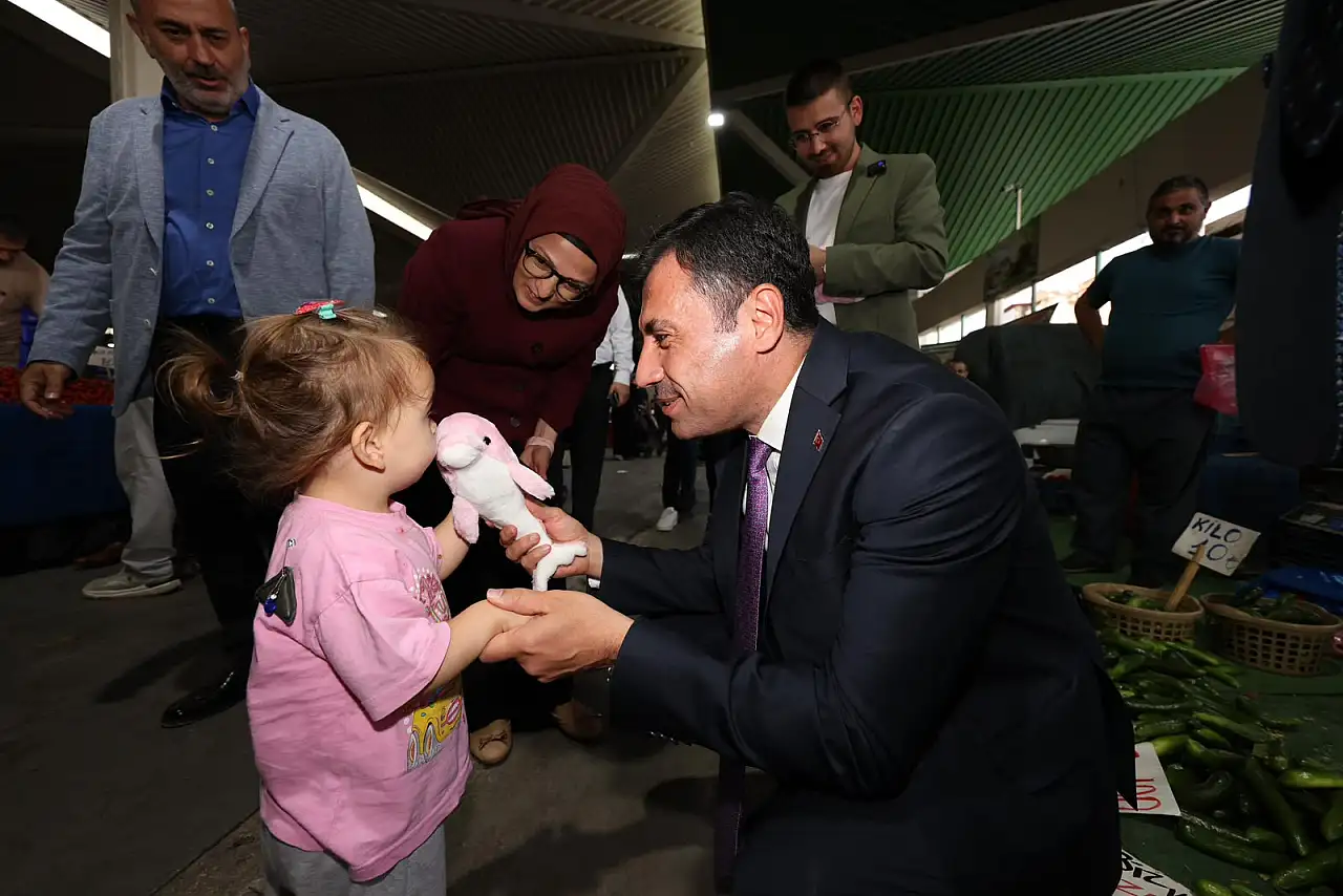 AK Parti Konya İl Başkanı Özgökçen pazara indi! Vatandaşları tek tek dinledi