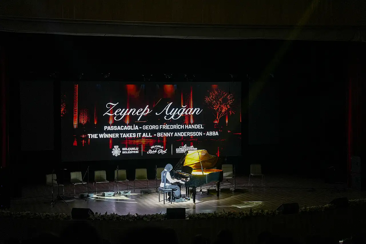 Konya'daki bu gösteri sanat tutkunlarını büyüledi!