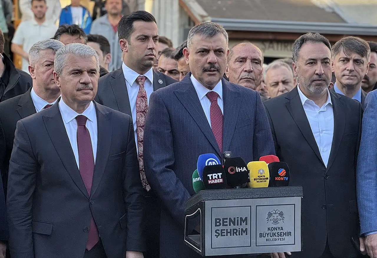 İçişleri Bakanı Çiftçi, bayram namazını memleketi Konya'da kıldı!