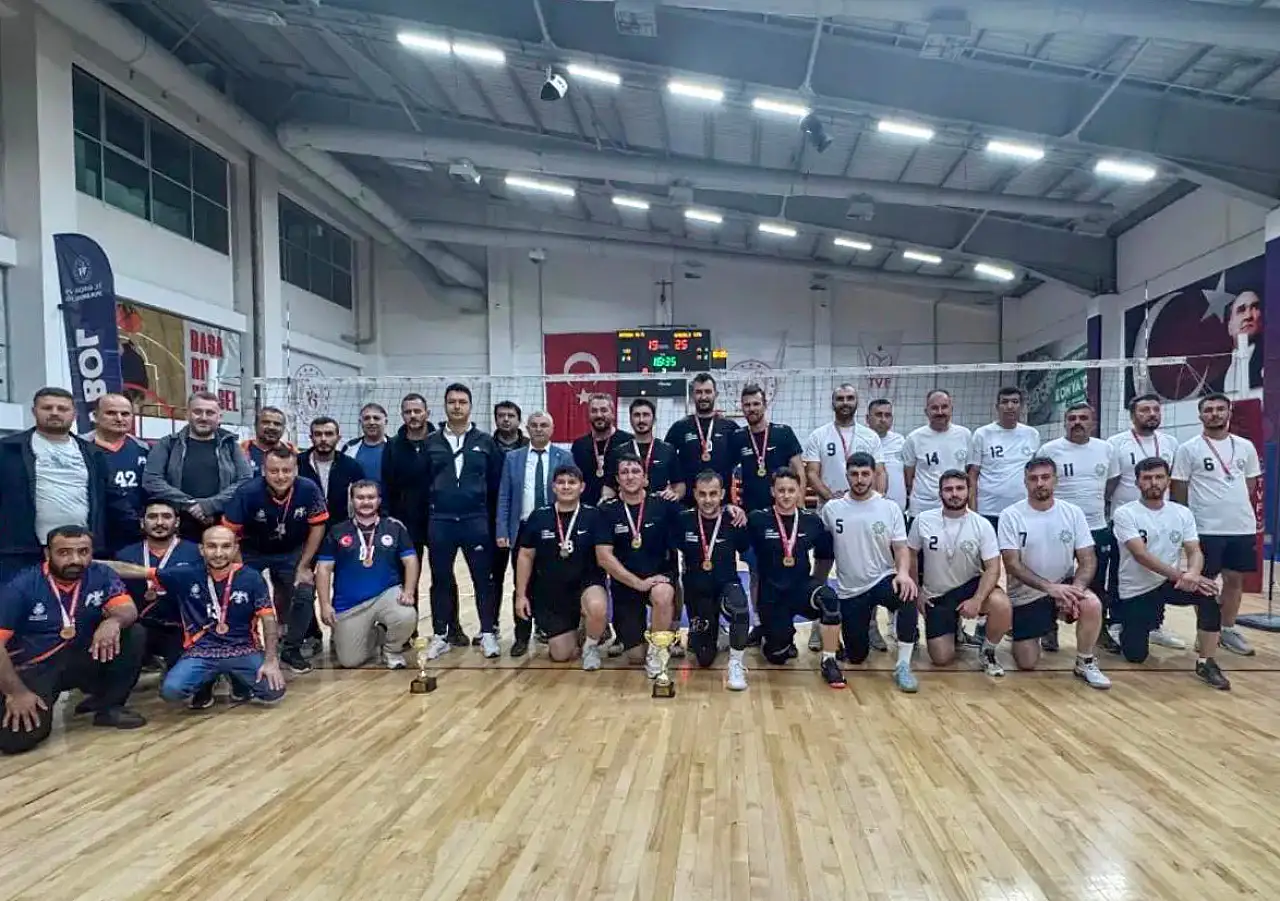 Meram'ın voleybolcularından önemli başarı! Konya'yı temsil edecekler