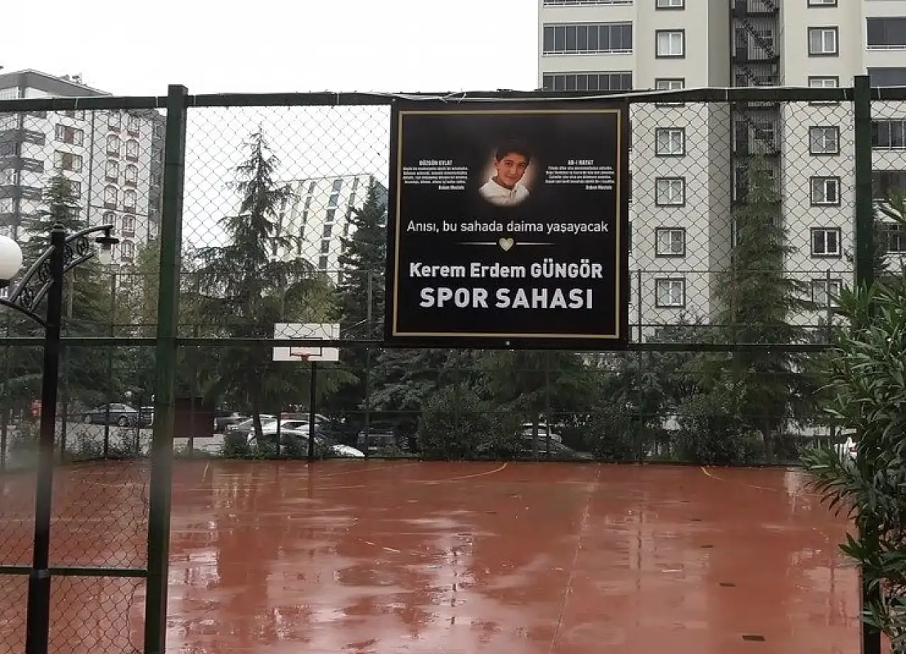 Okul saldırısında hayatını kaybeden çocukların isimleri park ve sahaya verildi