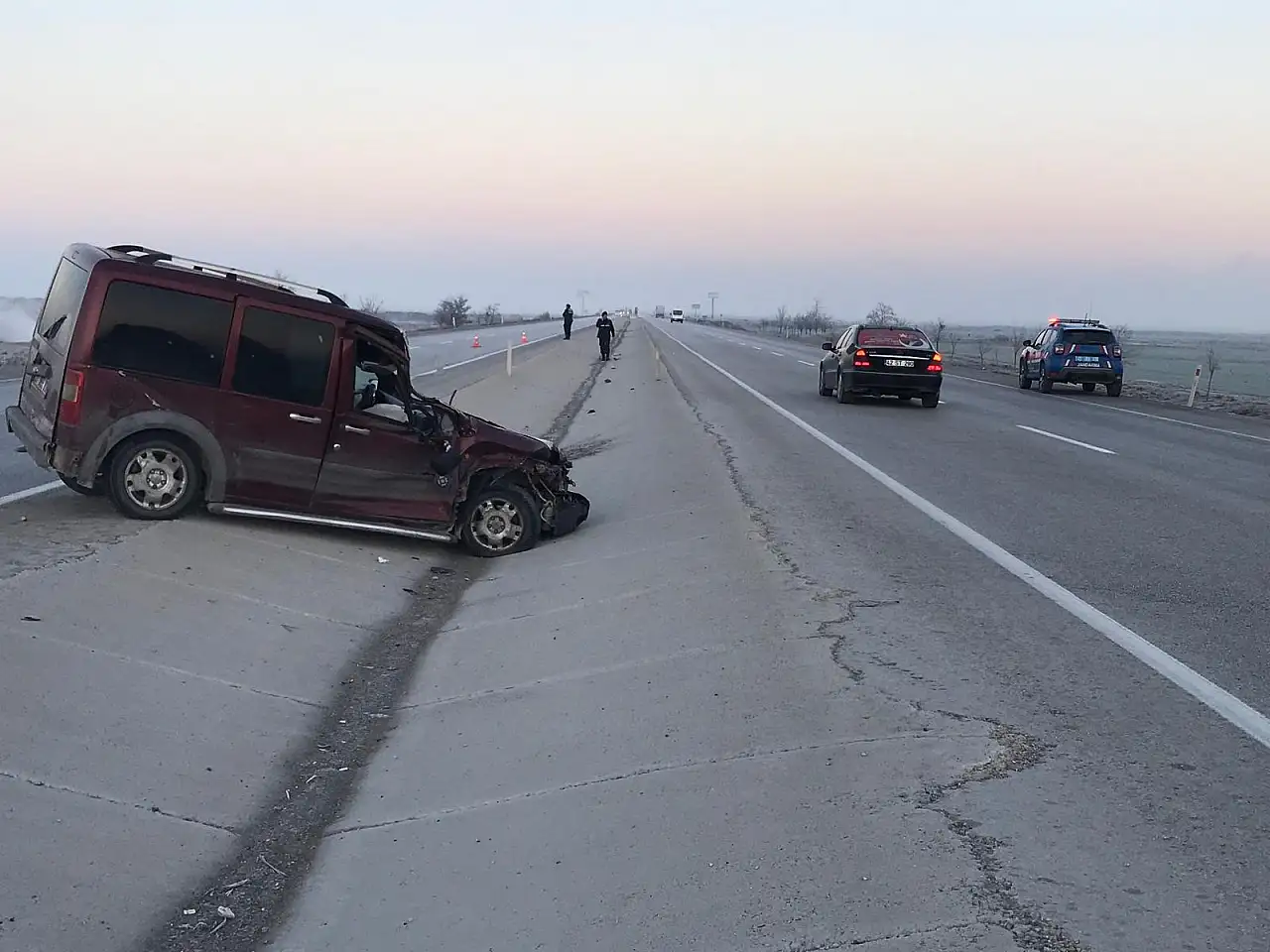 Konya'da hafif ticari araç takla attı: 1 yaralı