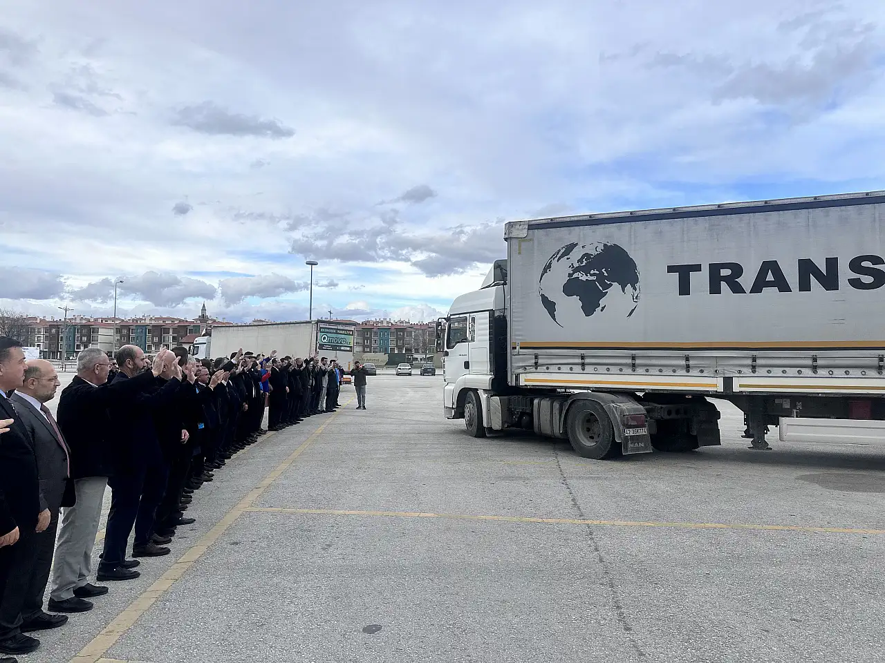 Konya'nın kalbi Gazze için atıyor: 15 tırlık dev sevkiyat yola çıktı!