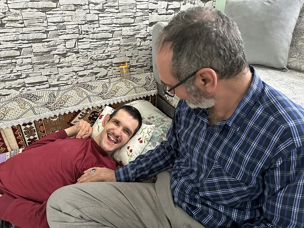 Konya'da evladının dünyasını aydınlatan baba konuştu!