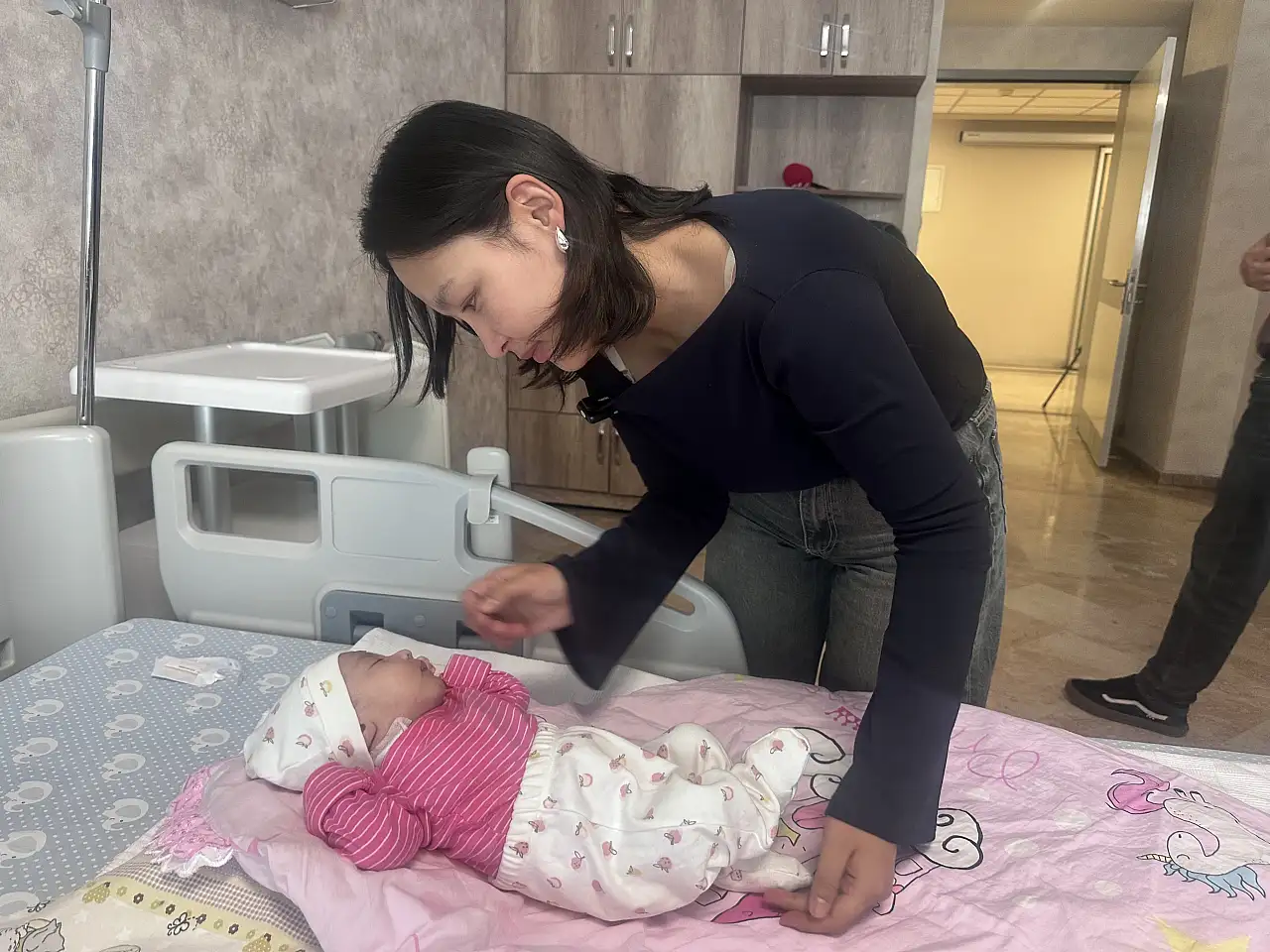 Moğolistanlı 10 günlük bebek Konya'da hayata tutundu