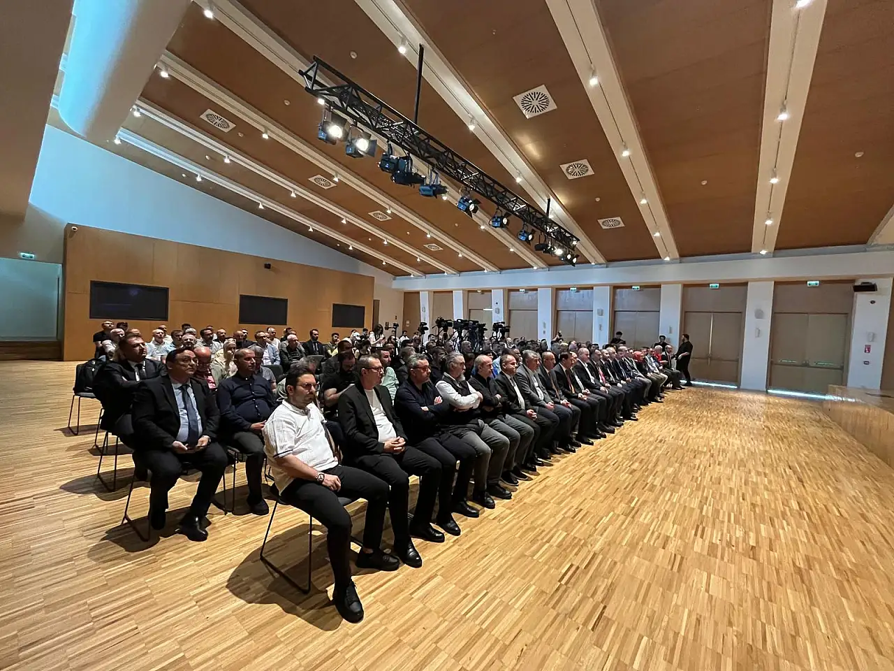 Başkan Altay'dan su baskını açıklaması: Şehri koruyacak üç hattın ikisini tamamladık!