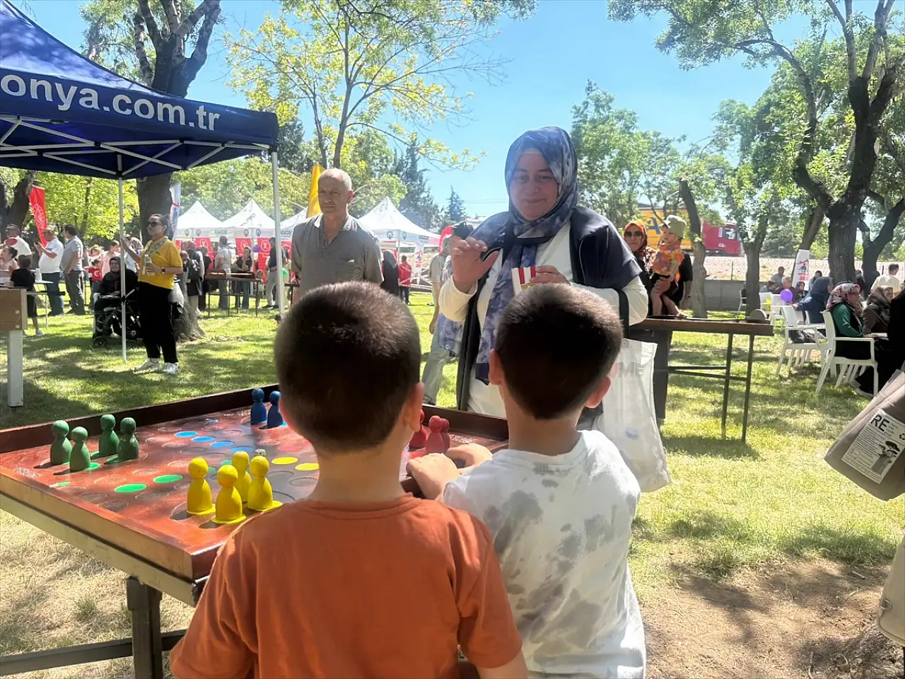 Konya'da koruyucu aile buluşması: Çocuklar gönüllerince eğlendi