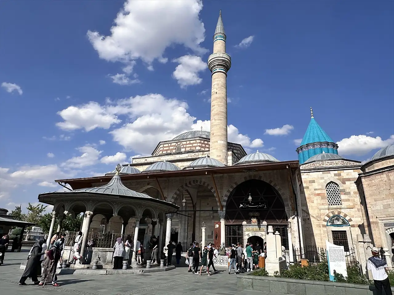 Dünyanın gözü Konya'da! Mevlana Müzesi ziyaretçi rekoru kırıyor