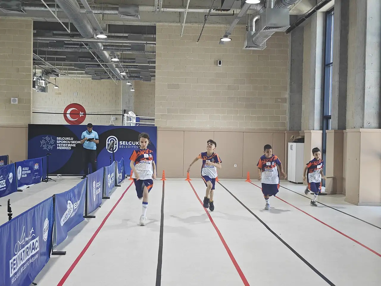 Selçuklu'dan Türk sporuna dev altyapı hamlesi! Aileler memnun kaldı...