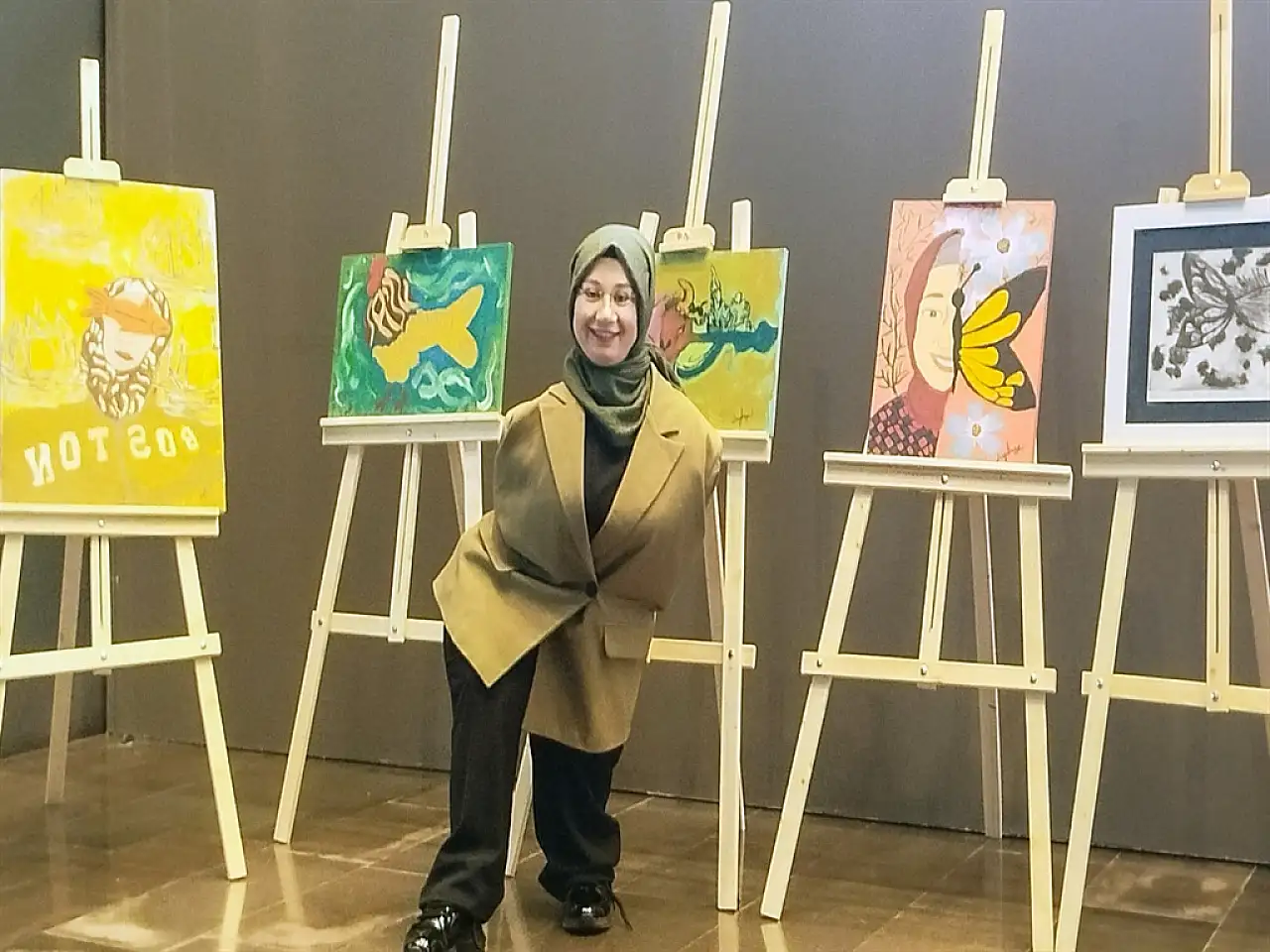 Konya'da azmin sonu! Yapamazsın dediler, ayaklarıyla resim çizip öğretmen oldu
