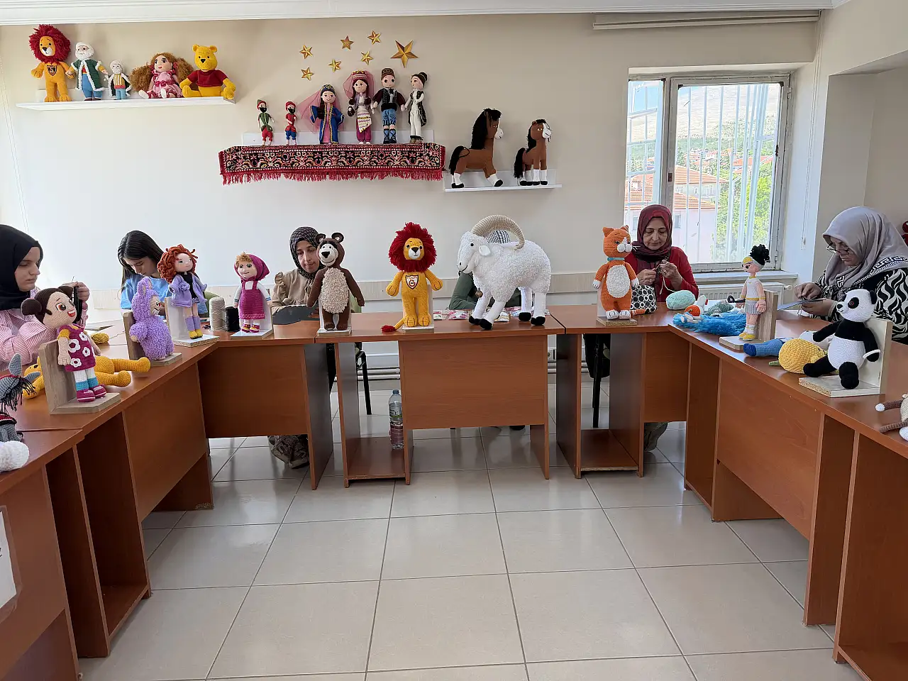 Başkan Altay'dan KOMEK'e ziyaret! Kadınlar 25 atölyede üretime ve ekonomiye katkı sağlıyor!