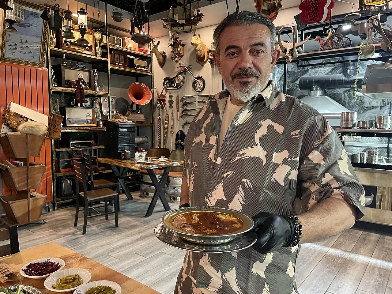 Kelle paçanın zirvesi! Bu çorbanın içinde yok yok!