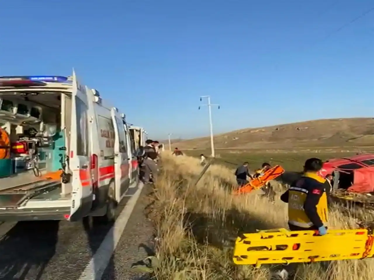 Konya'da işçileri taşıyan araç kazaya karıştı! Çok sayıda yaralı var