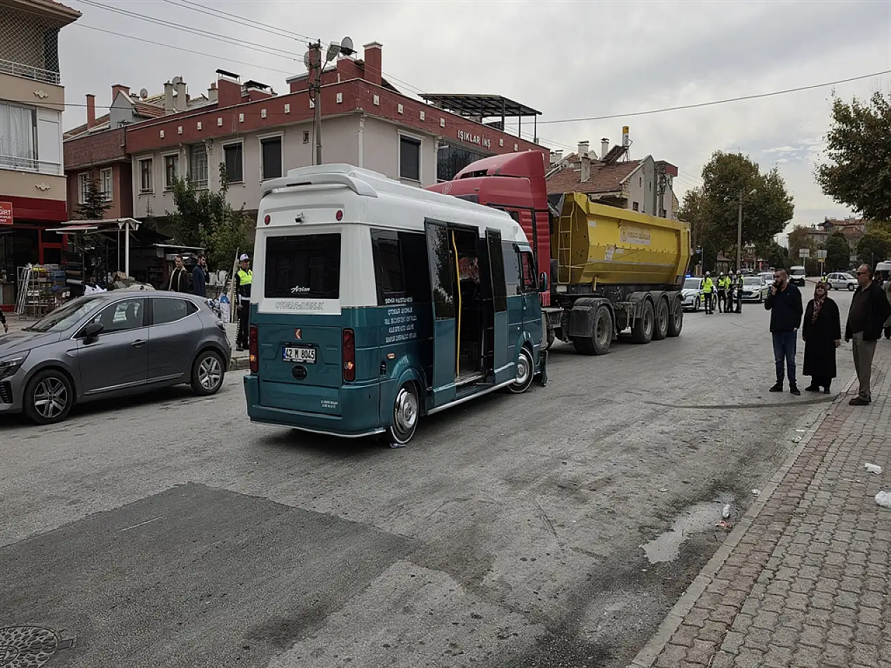 Konya'da korkunç kaza! İki araç birbirine girdi: 10 yaralı!