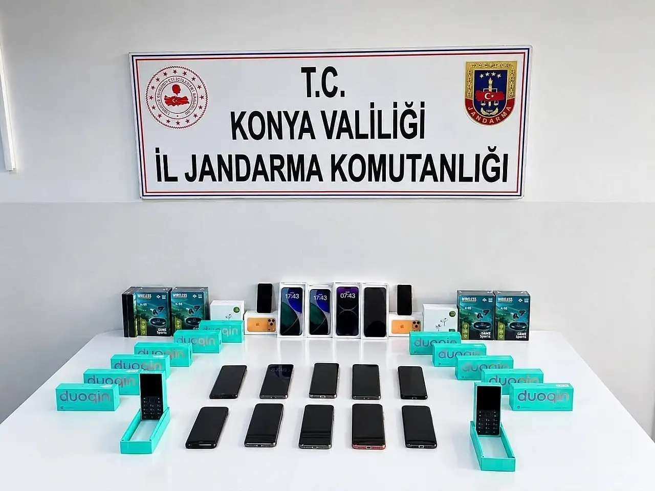 Alkolden cep telefonuna... Konya'da 915 bin liralık gümrük kaçağı ürün yakalandı!
